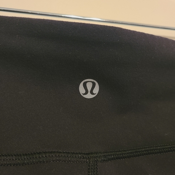 Lululemon | Women's Classic Black Align Cropped Workout Leggings (Size 4) - Picture 6 of 10